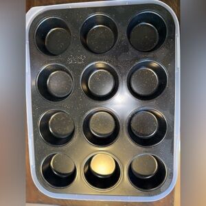 Thyme & Table Nonstick 12-Cup Muffin Tin with Lid